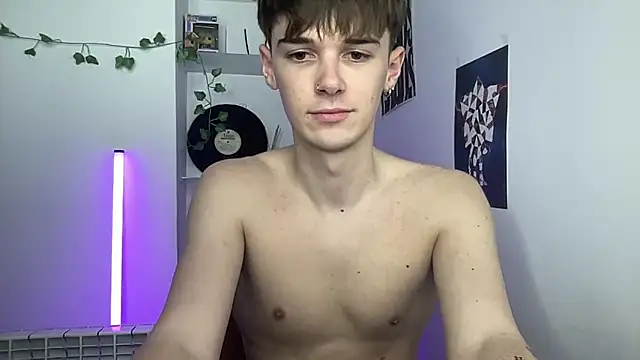 YourMilkyGuy webcam show