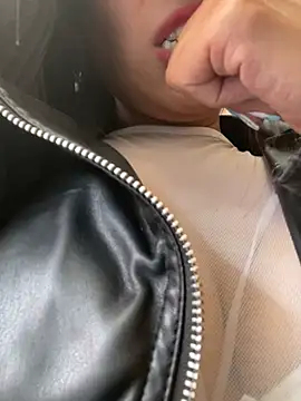 Astrid-- Live XXX-Chat