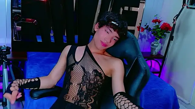 IsaacNovaa Webcam Show