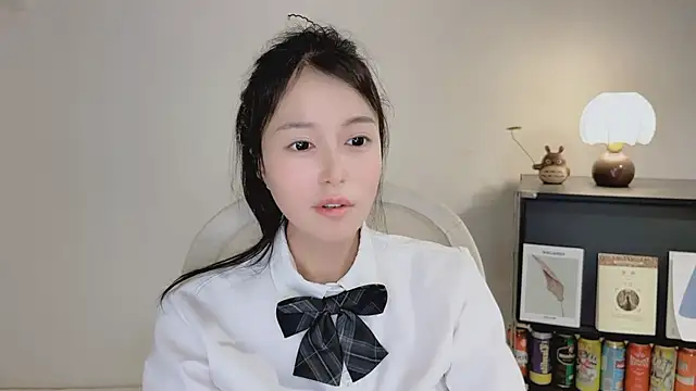 Onechestnut Adlı Modelin Canlı XXX Sohbeti