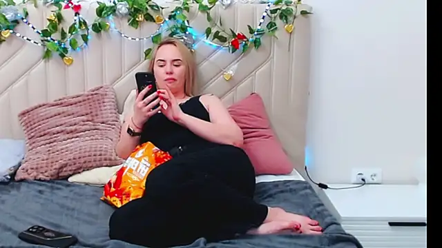 LiluMoon__ Adlı Modelin Canlı XXX Sohbeti