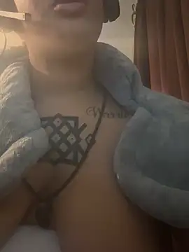 nickytheehawtie Adlı Modelin Canlı XXX Sohbeti