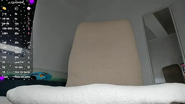 laura-hills18 Live XXX Chat