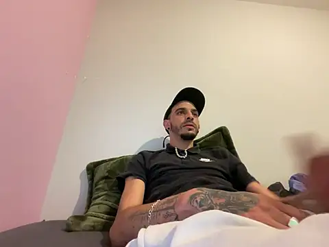 Rebeu313 即時 XXX 聊天