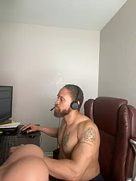 Fathero1time 即時 XXX 聊天