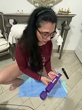 crudeliafrancy Show in webcam