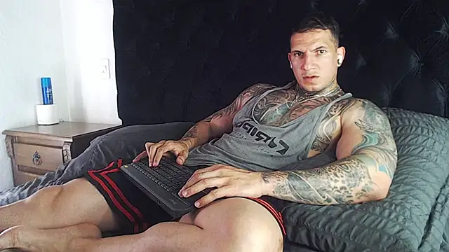 Shane_Clay Show in webcam