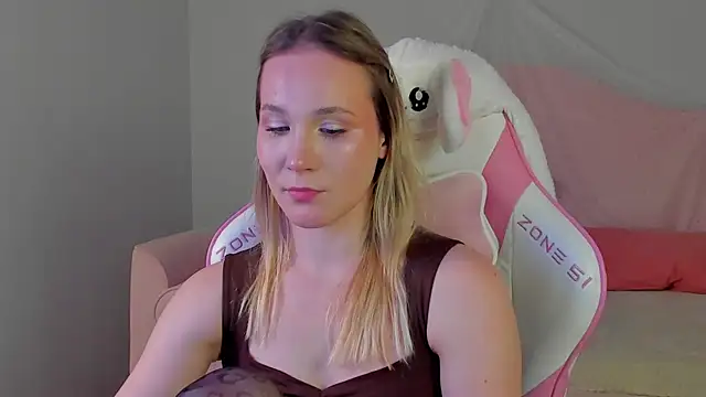 ElaraVoltage: онлайн-секс-чат