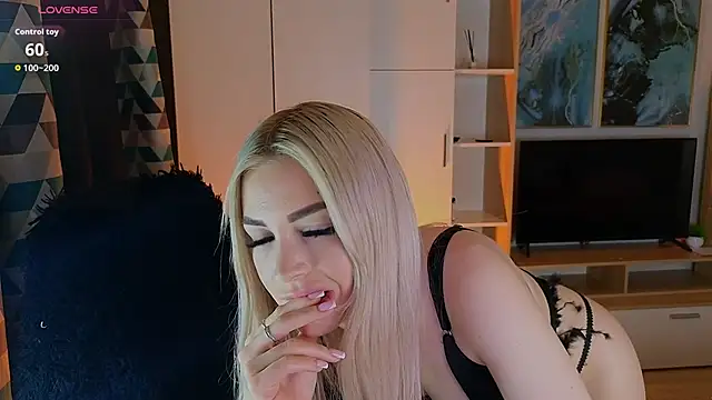 MilanaOmg Chat XXX in diretta