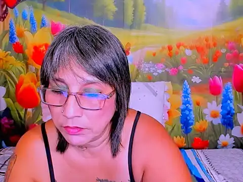 Chat +18 de indianroxy ao vivo