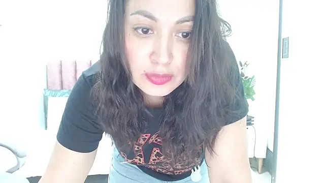 sophia_hadid live XXX chat