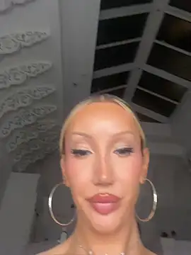 Allana29 现场XXX聊天