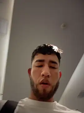 liam_bronw: απευθείας συνομιλία ΧΧΧ