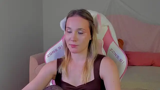 ElaraVoltage's Live XXX Chat