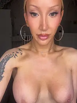 Allana29 Show in webcam