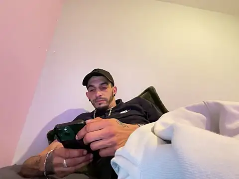 Онлайн чат XXX Rebeu313