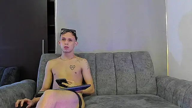 Two_sexboys Show in webcam