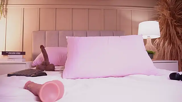 curvyliciousss' Webcam Show