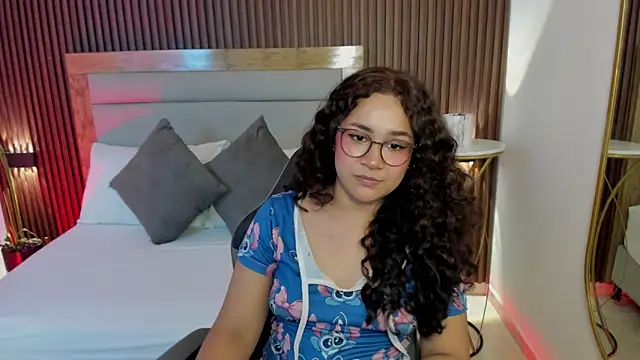 rossie_lanie_'s Live XXX Chat