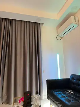 IsabellaEtthan élő XXX-chatje