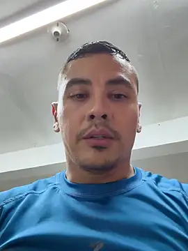 XXX chat uživo modela Paul22cm-