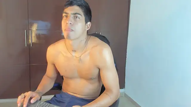 Milo_LatinBoy: вебкам-шоу