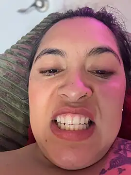 latina_curvy22's Webcam Show