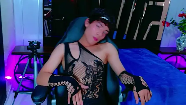 Онлайн чат XXX IsaacNovaa