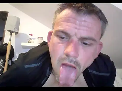 Cambitchboyn Live XXX chat