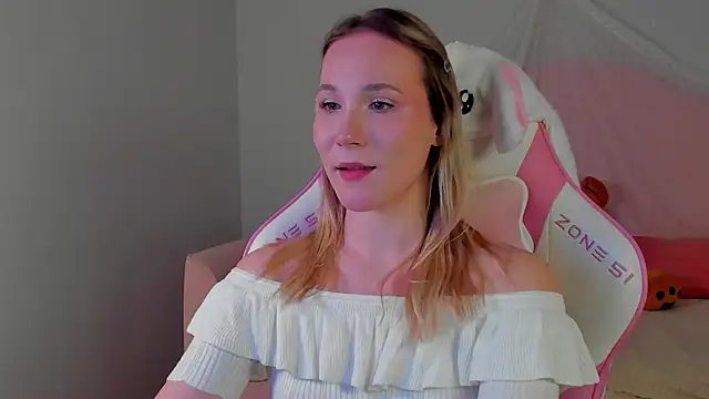 ElaraVoltageのライブXXXチャット