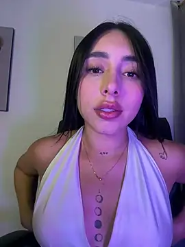 isabella_jade Adlı Modelin Canlı XXX Sohbeti