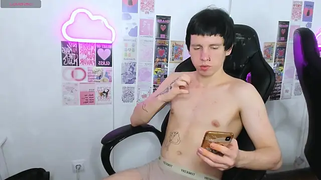 CutieKai_ Show in webcam