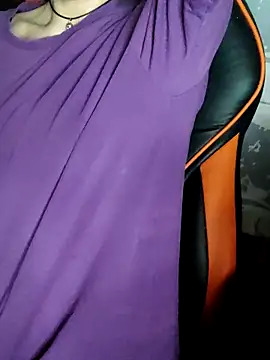 XXX chat uživo modela Aashikalaa