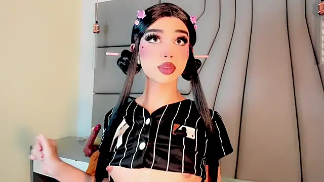 Miss-Saraii: вебкам-шоу