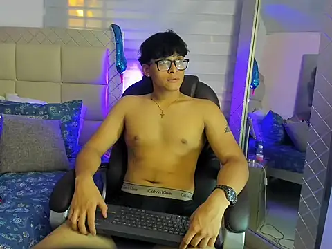 mathias_oberlin live XXX chat