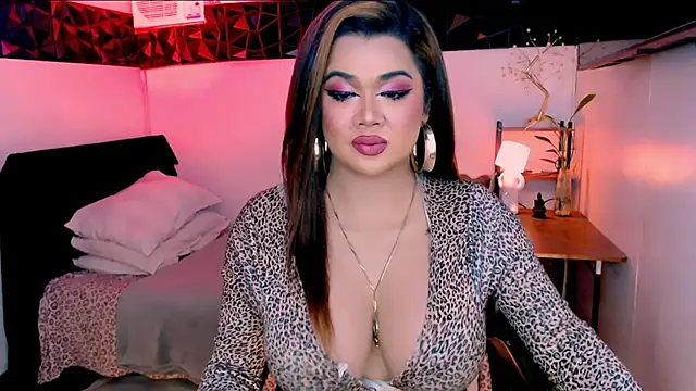 asiankatyhuge Adlı Modelin Web Kamerası Şovu