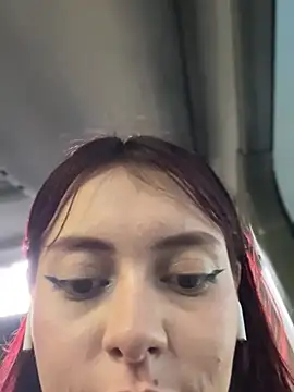 RojitasTeaseX_: διαδικτυακό σόου στην κάμερα