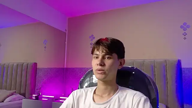 Chat XXX en directo de Derek_Sinn