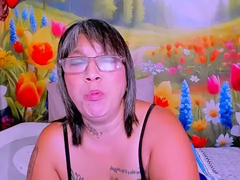 indianroxy's Live XXX Chat