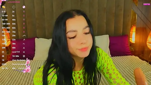 KitnissKiss Chat XXX in diretta