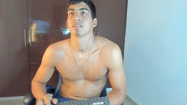 Milo_LatinBoy webkamerás műsora