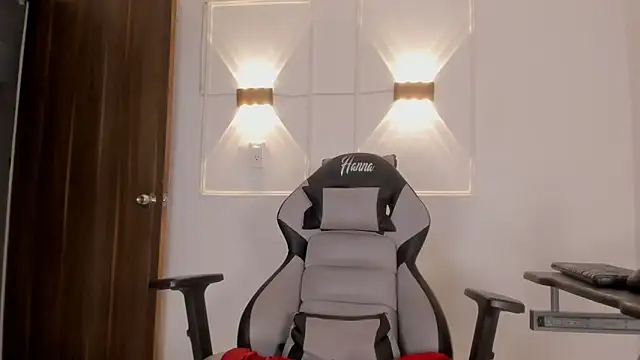 Hanna_Risso Chat XXX in diretta