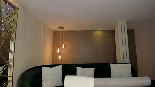 NiaHolland Chat XXX in diretta