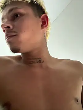 Pertunjukan Kamera Web CHARLY--