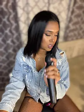 Emii_Love webcam show