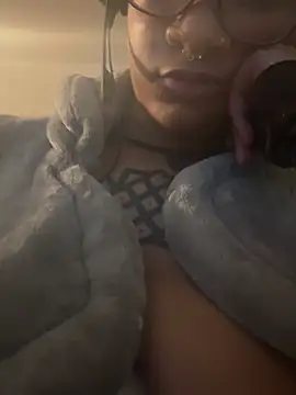 nickytheehawtie Adlı Modelin Canlı XXX Sohbeti