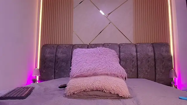 naia_blessed Adlı Modelin Canlı XXX Sohbeti