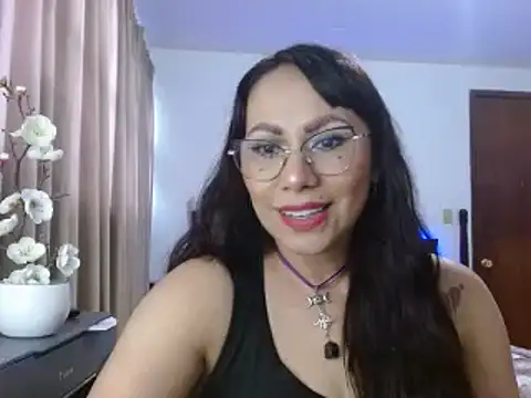 AloLovely_: διαδικτυακό σόου στην κάμερα