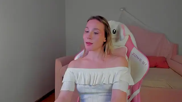 ElaraVoltage's Live XXX Chat