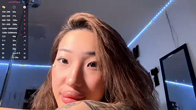 EIeniVanwart Show in webcam